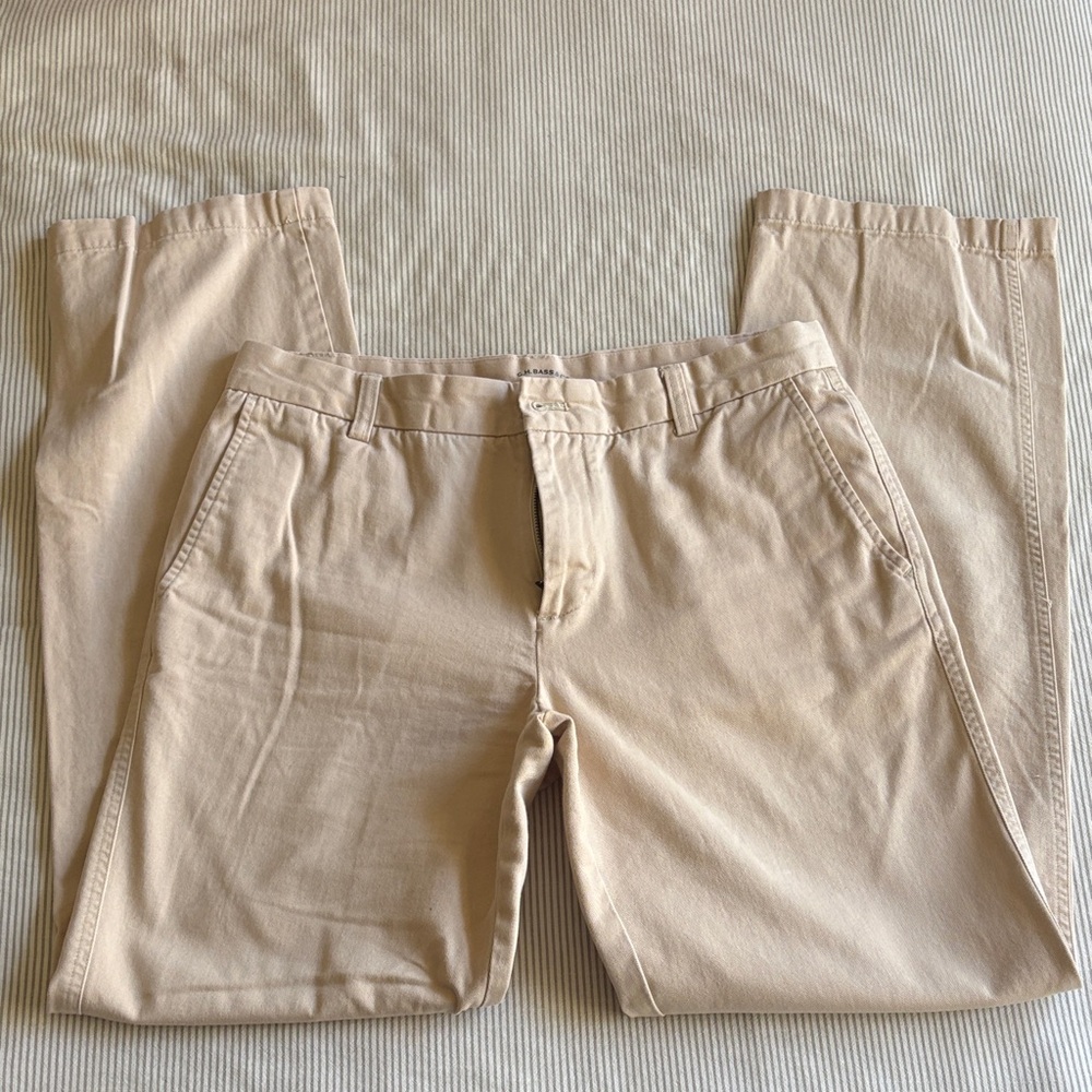 Men's GH Bass Chino Pants, size 32x34, straight fit, Cream colored